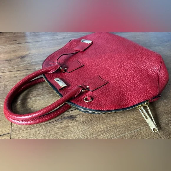 BURBERRY-AUTHENTIC (Preowned) Large Red Leather Handbag with Gold Hardware - Picture 7 of 16